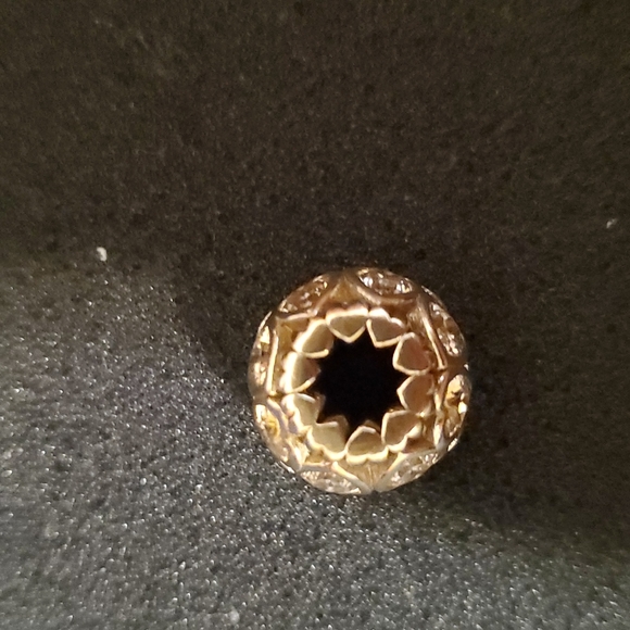 Pink heart bead - Picture 2 of 2